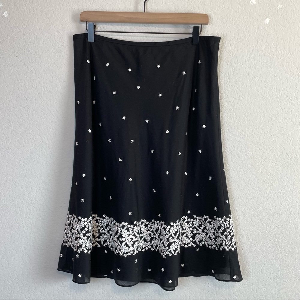 Ann Taylor Black Knee Length Embroidered Boho Skirt Size 12
